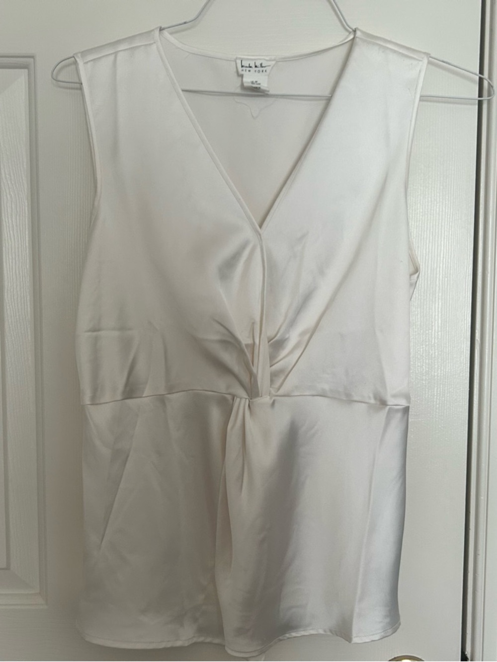 Nicole Miller Cream Sleeveless Twist-Front V-Neck Blouse